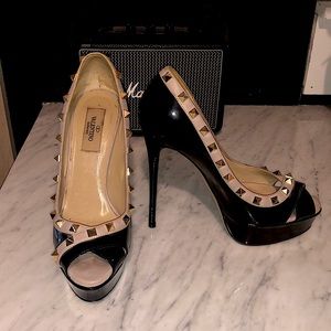 Two tone Valentino rockstud stilettos blk/cream